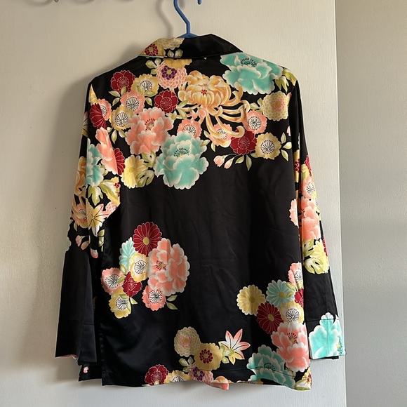 Gorgeous silky pajama dress shirt - Picture 3 of 6